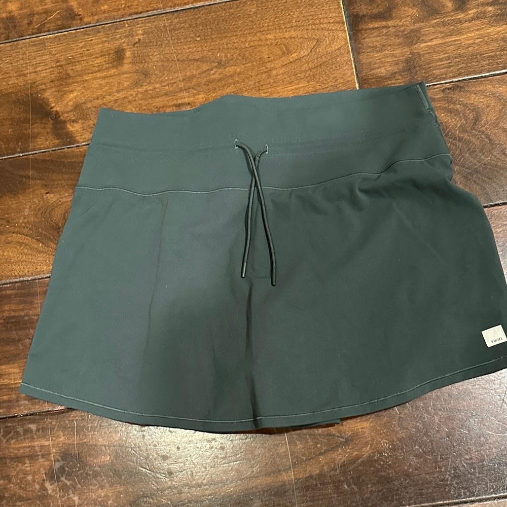 Vuori Women's Green Skort